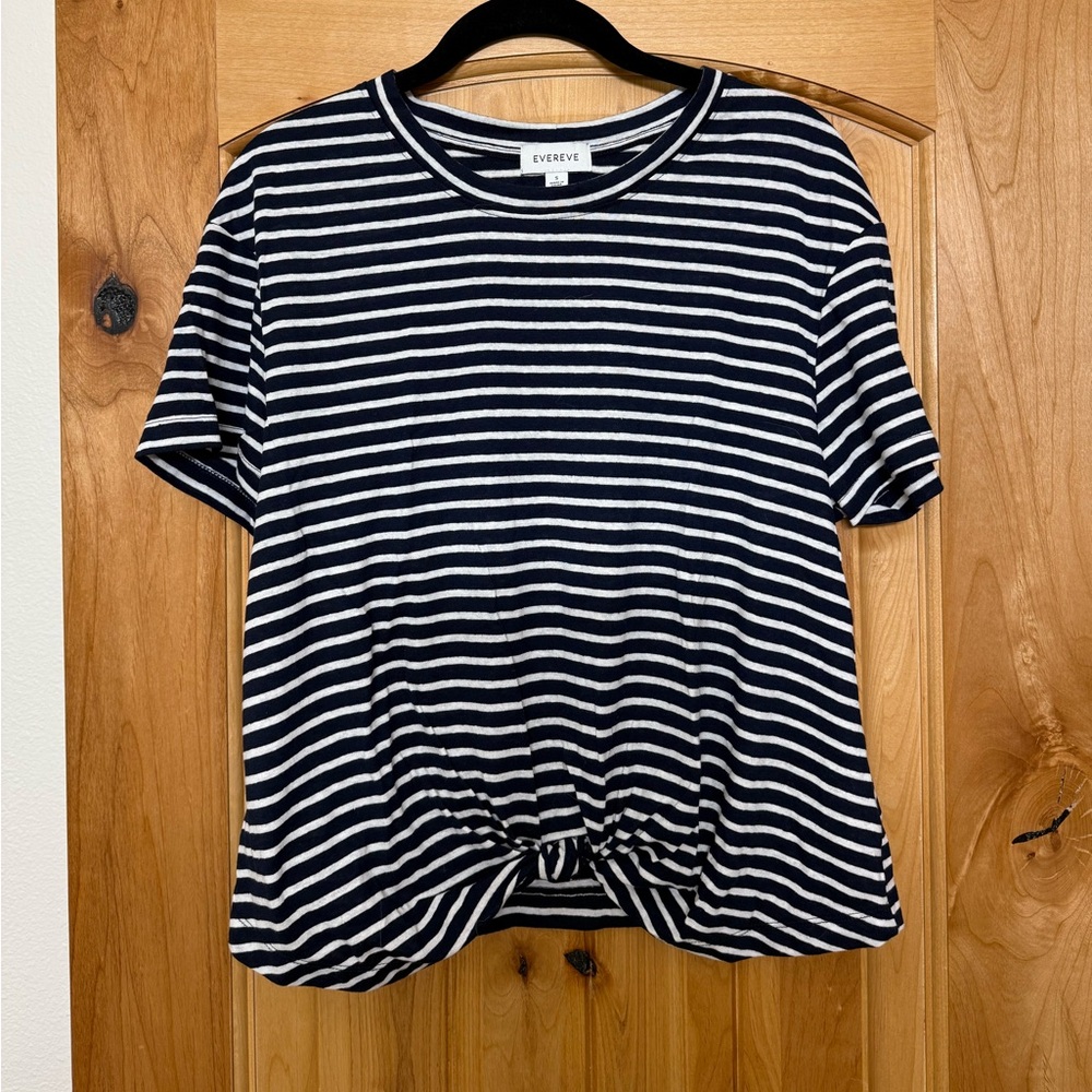 Evereve white & navy striped front knot top